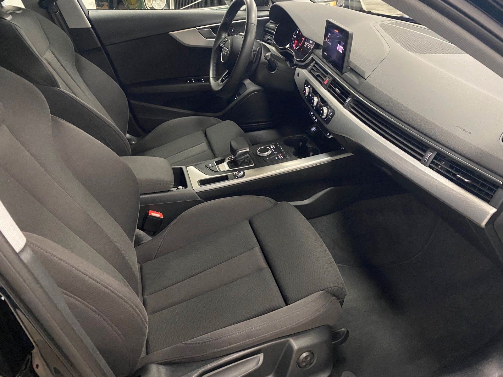 Fahrzeugabbildung Audi A4 2.0 TFSI ultra SPORT Avant+HYBRID+NAVI+XENON+