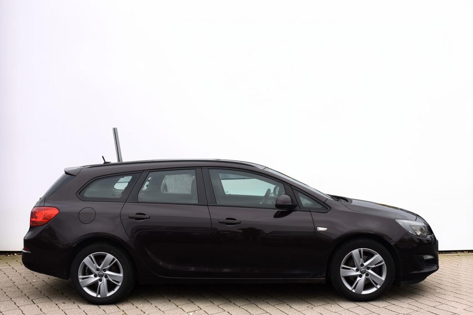 Opel Astra 2013 — фото 10