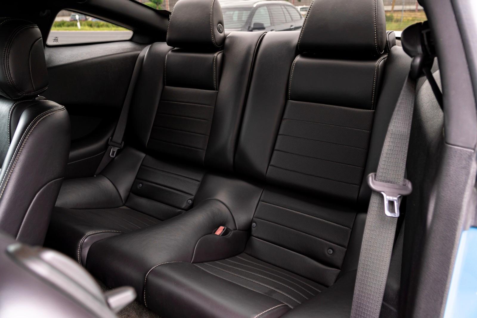 Ford Mustang V6 3,7 -KLIMA/SCHALT/LEDER/SHZ/XENON/R18