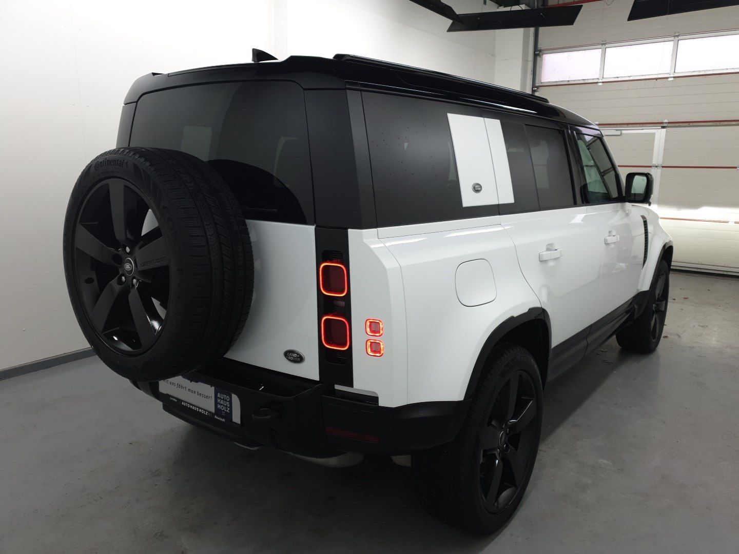 LAND ROVER Defender  110 X-Dynamic SE AHK Pano – Bild 4