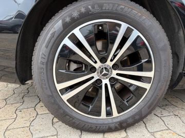 Fahrzeugabbildung Mercedes-Benz E 220 d Lim. 4Matic AUt. Navi Burmester SHZ uvm.