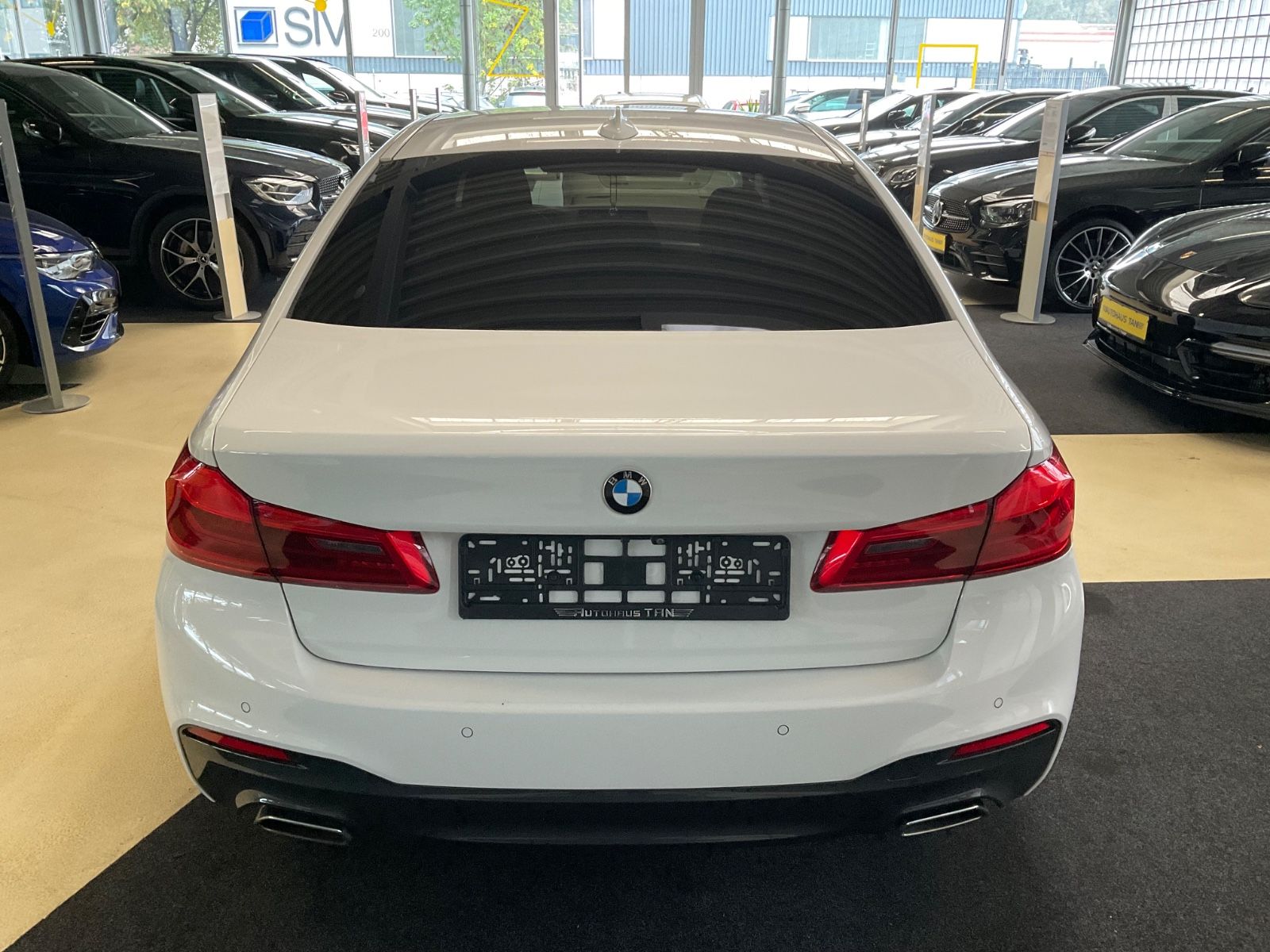 Fahrzeugabbildung BMW 530 e M Sport*Head-Up Display