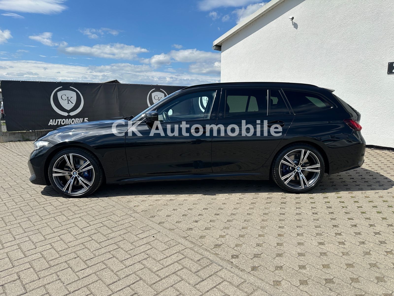 Fahrzeugabbildung BMW M340d xDrive Touring/Navi/Head-Up/Pano/360°/LED