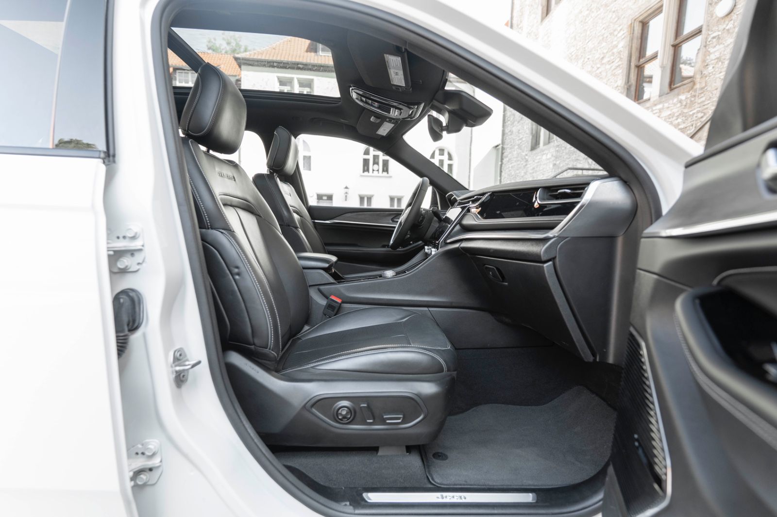 Fahrzeugabbildung Jeep Grand Cherokee 2.0 Overland 4XE McIntosh LED ACC