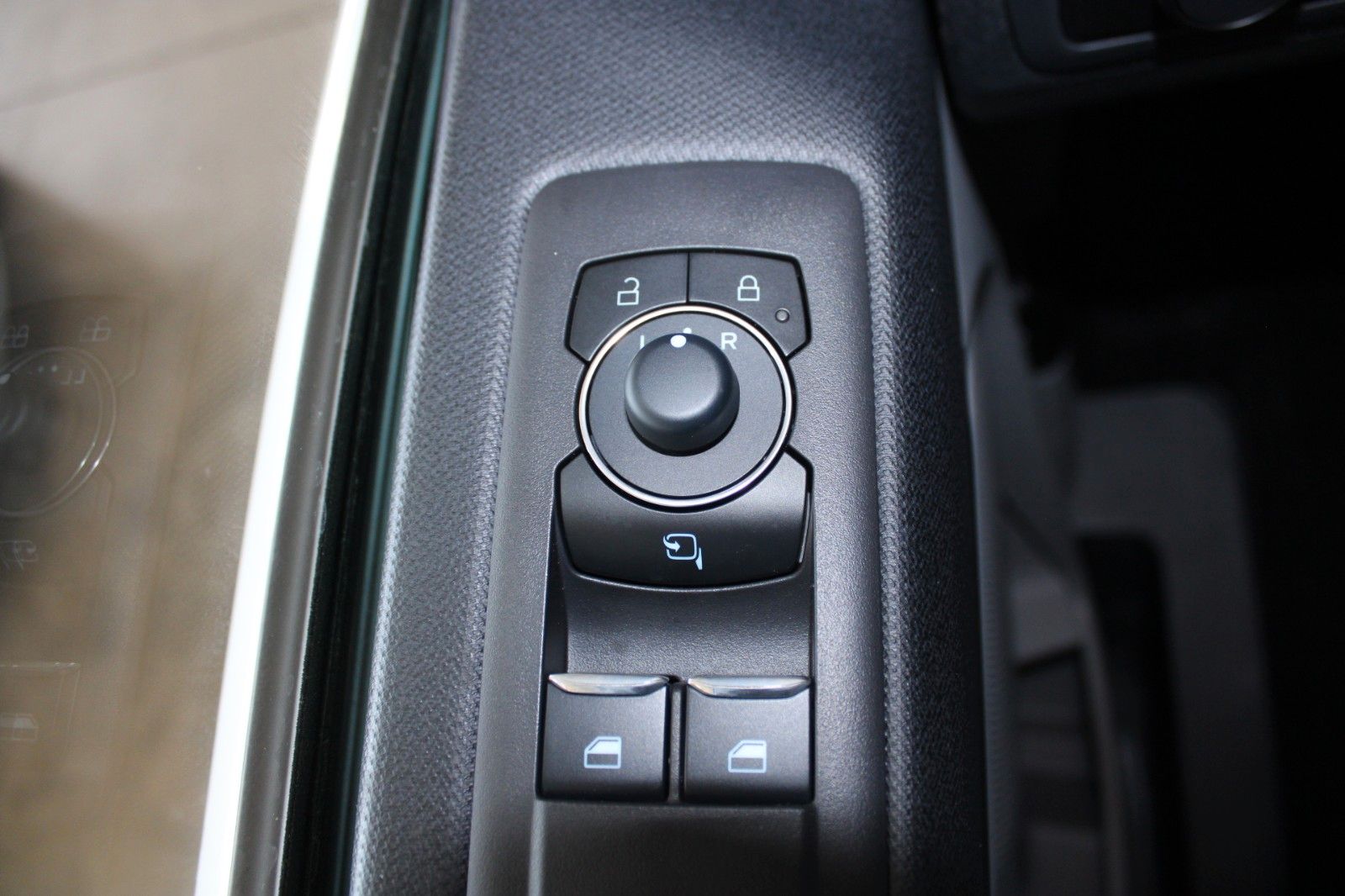 Fahrzeugabbildung Ford Tourneo Custom Titanium Automatik Technologie5