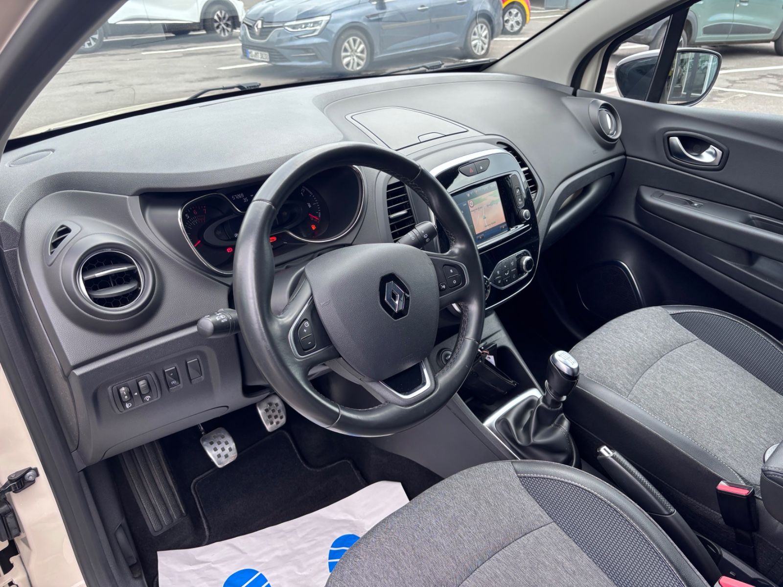 Fahrzeugabbildung Renault Captur Crossborder