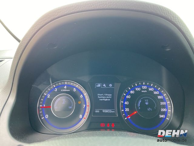 Hyundai i40cw 1.6 blue GDi Trend Navi PDC Kamera SHZ