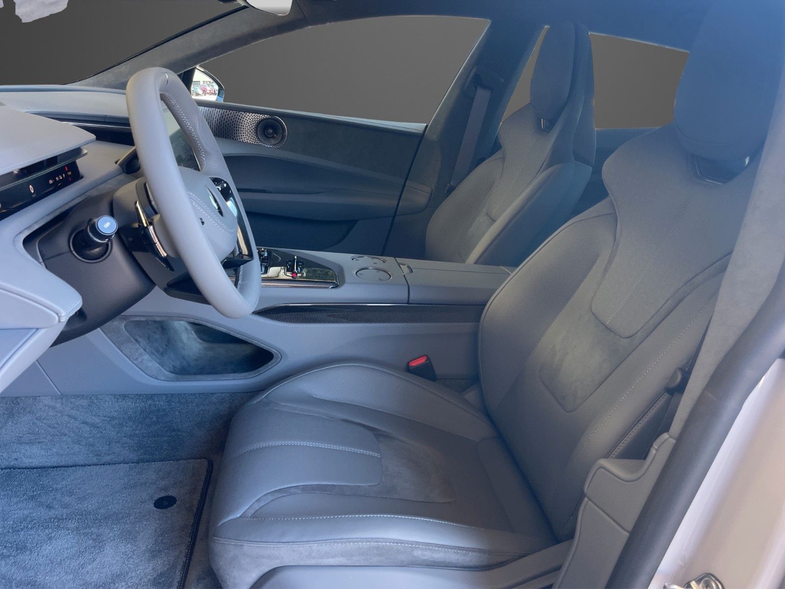 Fahrzeugabbildung Lotus Emeya Glasdach 21 Zoll mtl. Leasingrate 690,00€