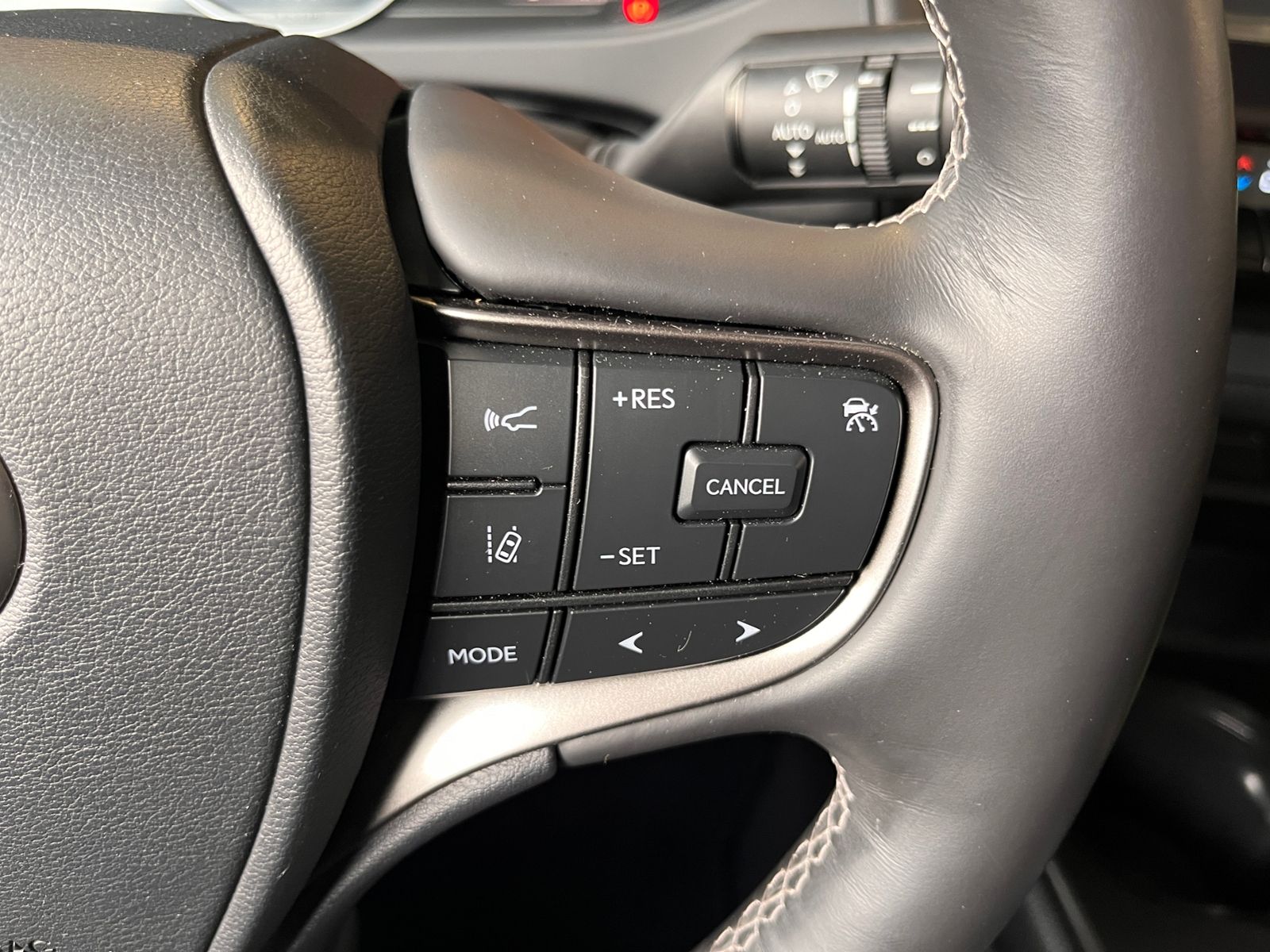 Fahrzeugabbildung Lexus UX 250 h Style Edition RFK Full Link LED AHK
