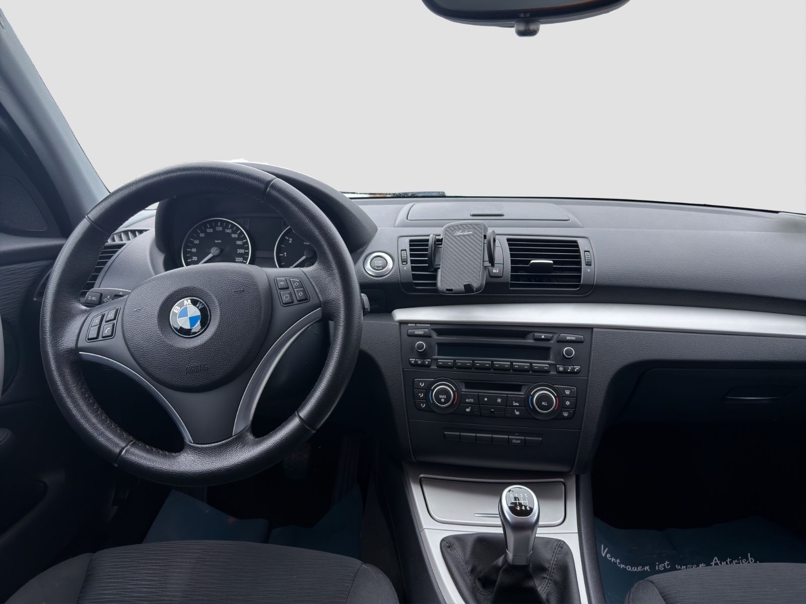 Fahrzeugabbildung BMW 118i Limousine /Klimaautom./Sitzhz./PDC/