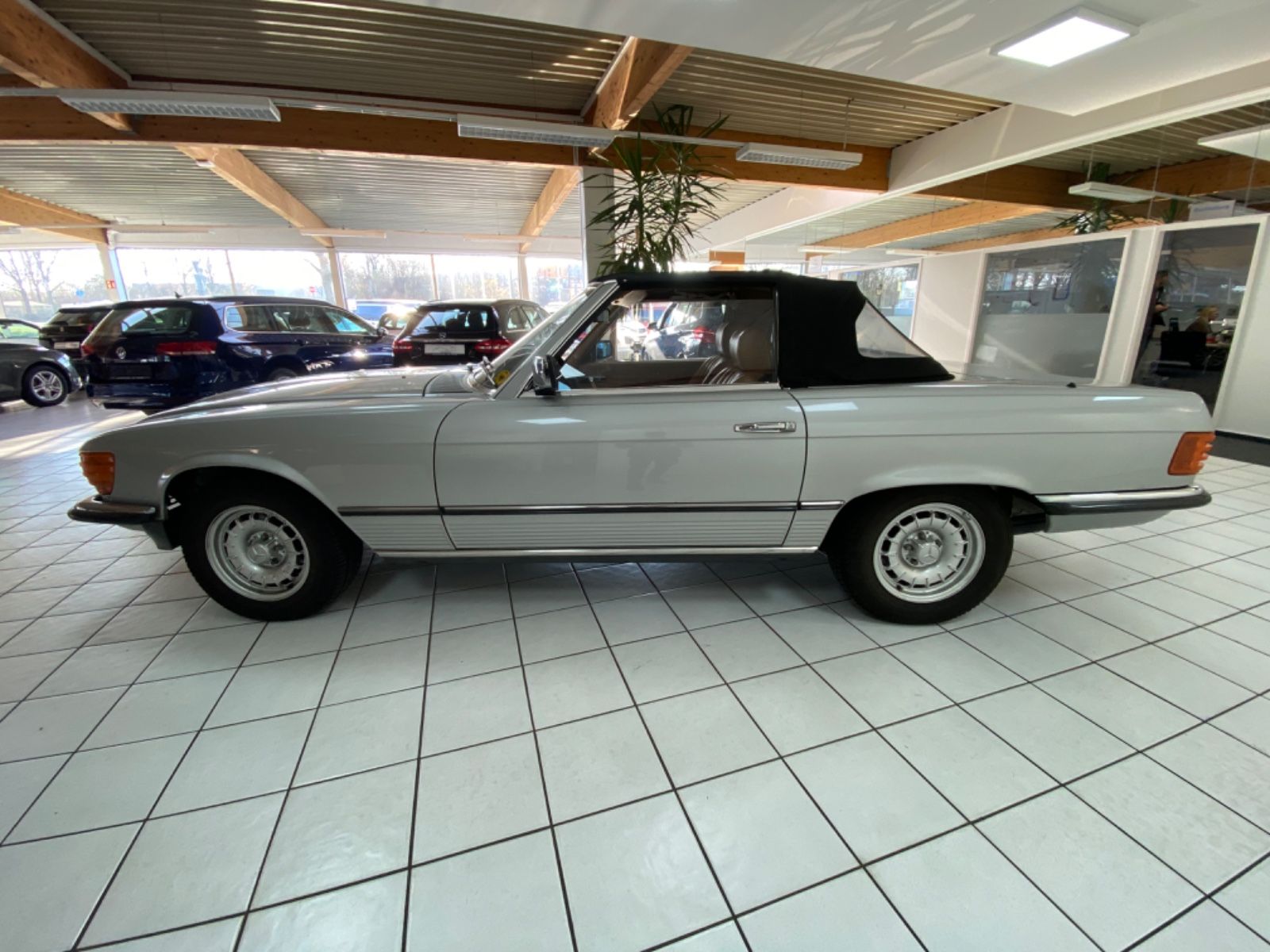 Fahrzeugabbildung Mercedes-Benz SL 280 74tkm Zustand 1- TOP