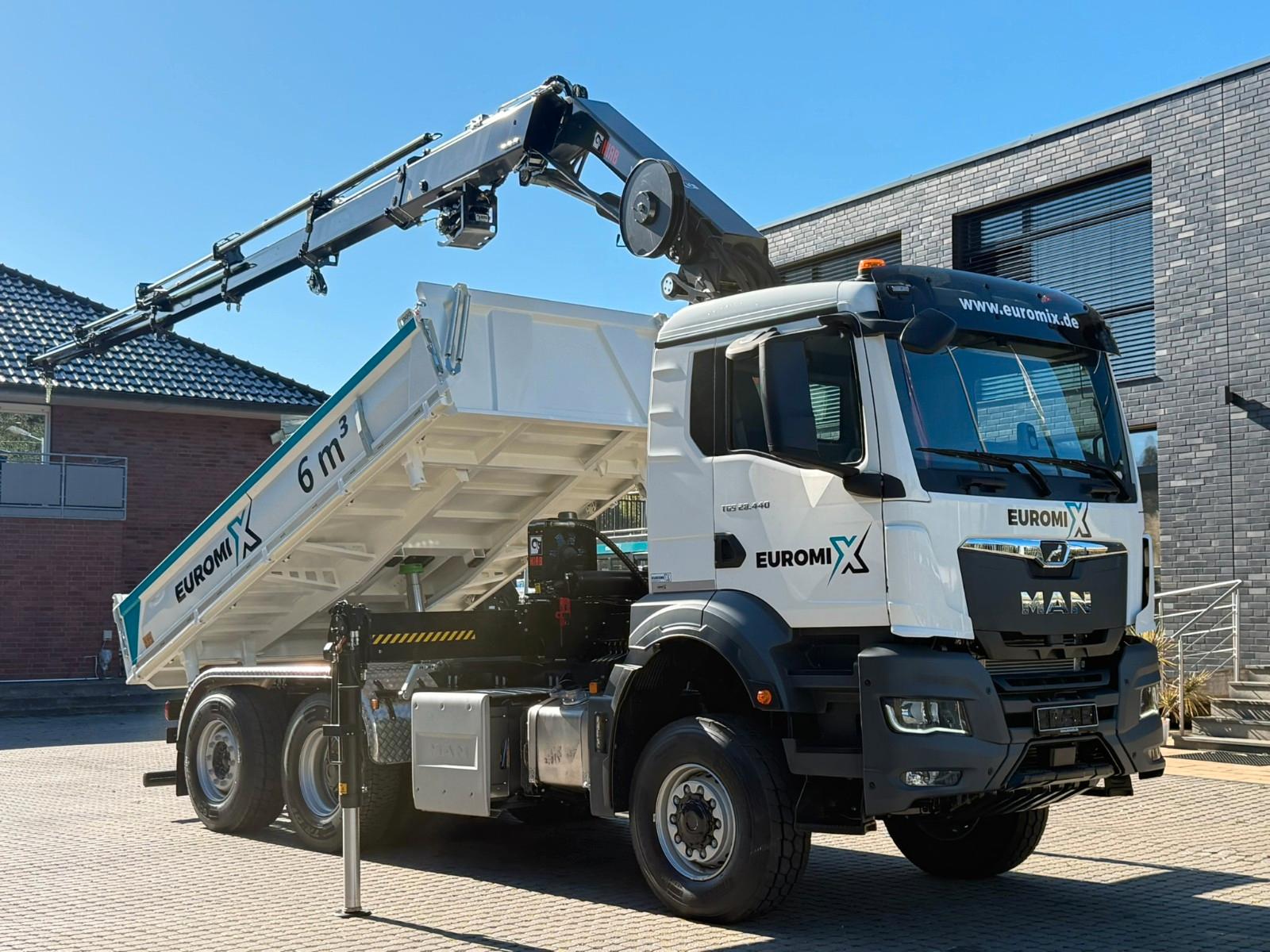 MAN TGS 28.440 6x4-4  3-Seiten-Kipper Hiab 302-5
