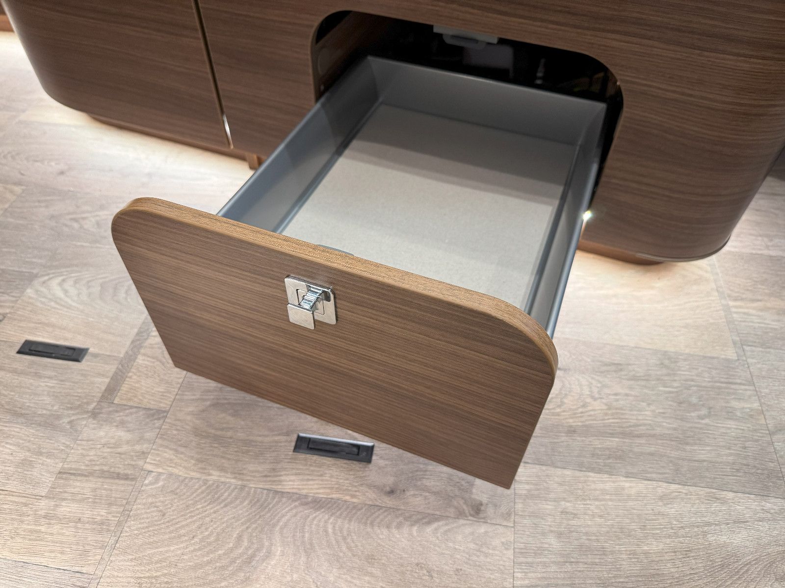 Fahrzeugabbildung HYMER / ERIBA / HYMERCAR B-Klasse MC-I White Line 600 - Vollausstattung!