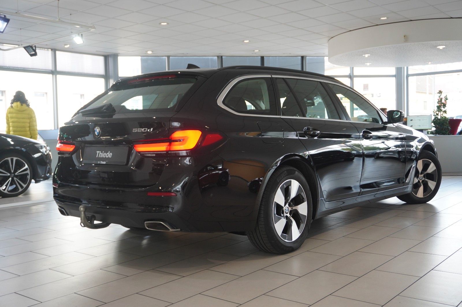 Fahrzeugabbildung BMW 520D TOURING BUSINESS NAVI/LED/VIRTU./SH/HUD/AHK