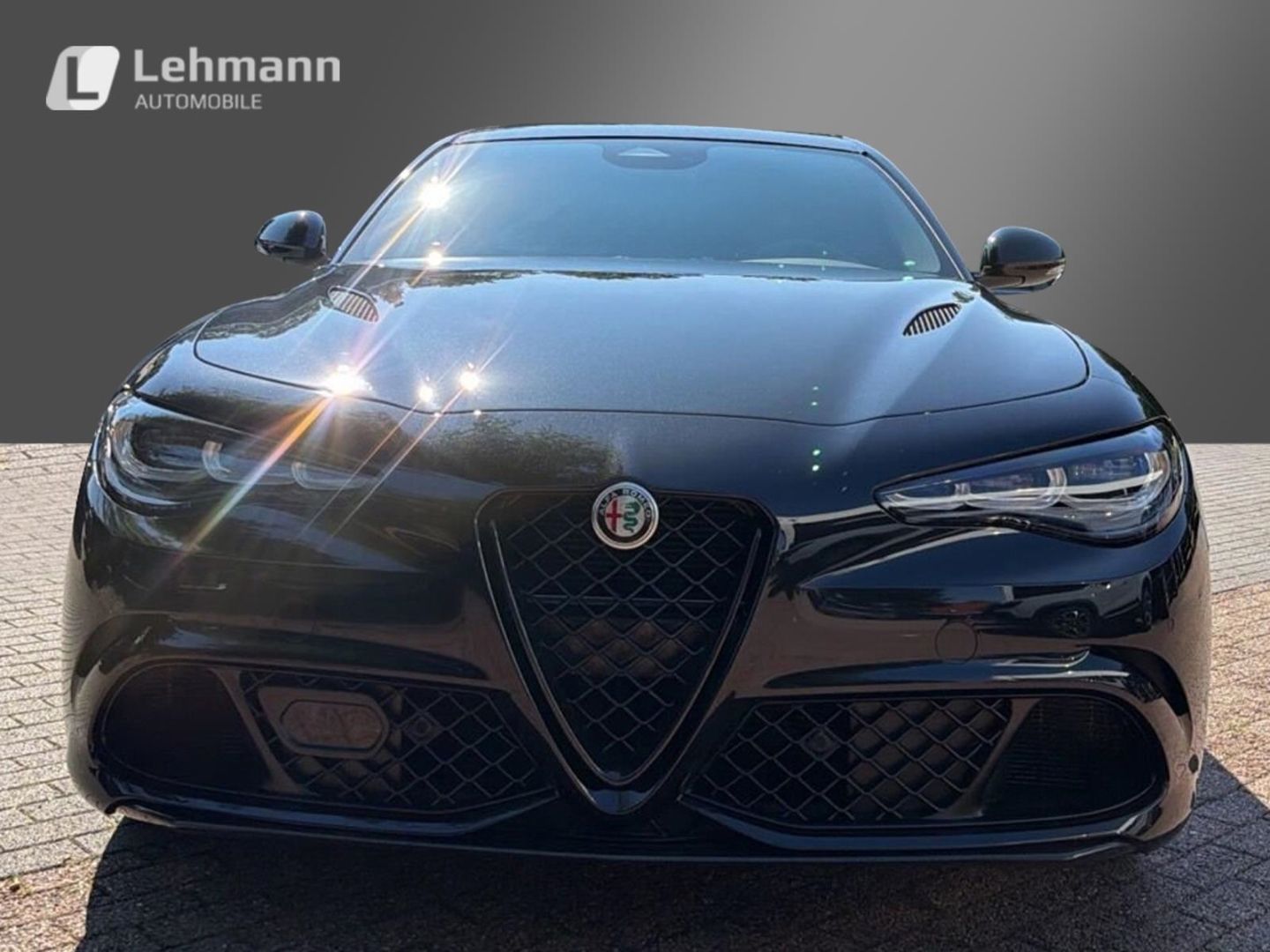 Fahrzeugabbildung Alfa Romeo Giulia Quadrifoglio Oro -Akrapovic-Carbon Dach-