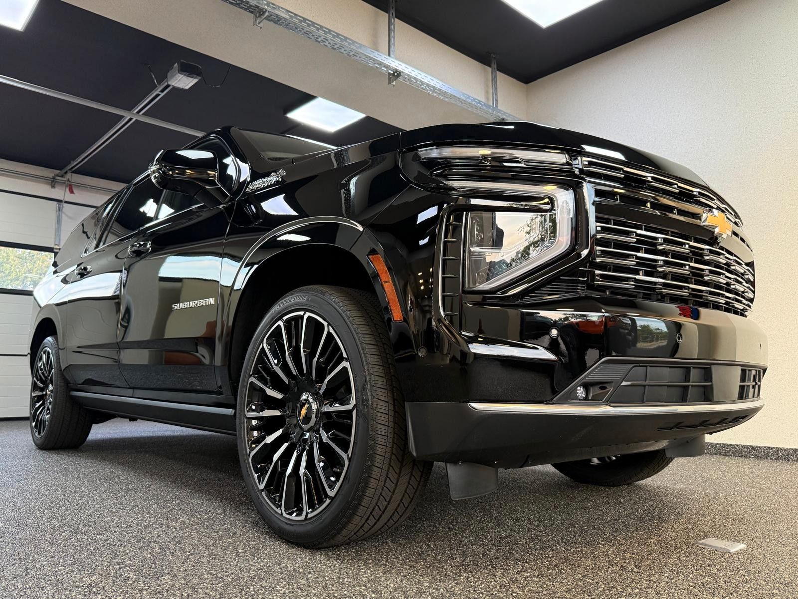 Fahrzeugabbildung Chevrolet 2026 SUBURBAN HIGH COUNTRY 24"-PANORAMA