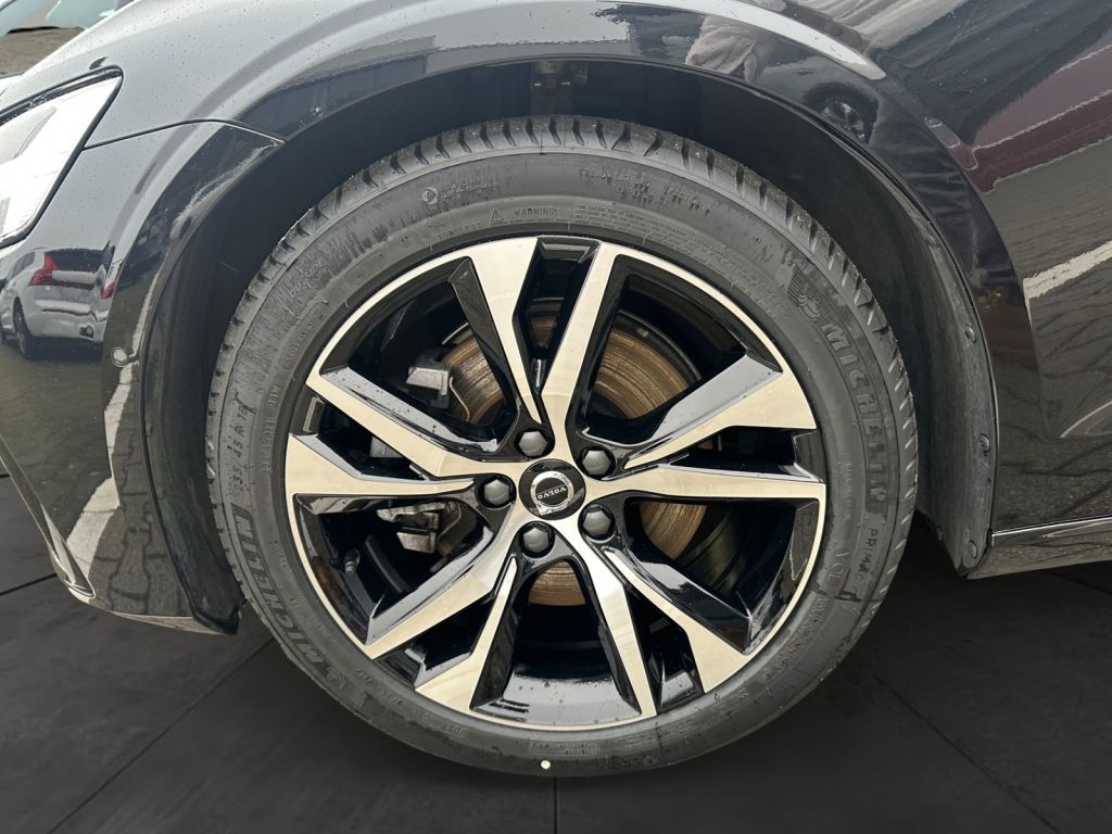 VOLVO V60 B4 B DKG Plus Dark 360° Frontscheibenheizung VOLVO V60 B4 B DKG Plus Dark 360° Frontscheibenheizung