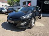 Hyundai i30*STYLE*ALU*SITZHEIZUNG*KAMERA*NAVI*PDC*1.HAND - Hyundai i30 Style mit Benzin-Antrieb