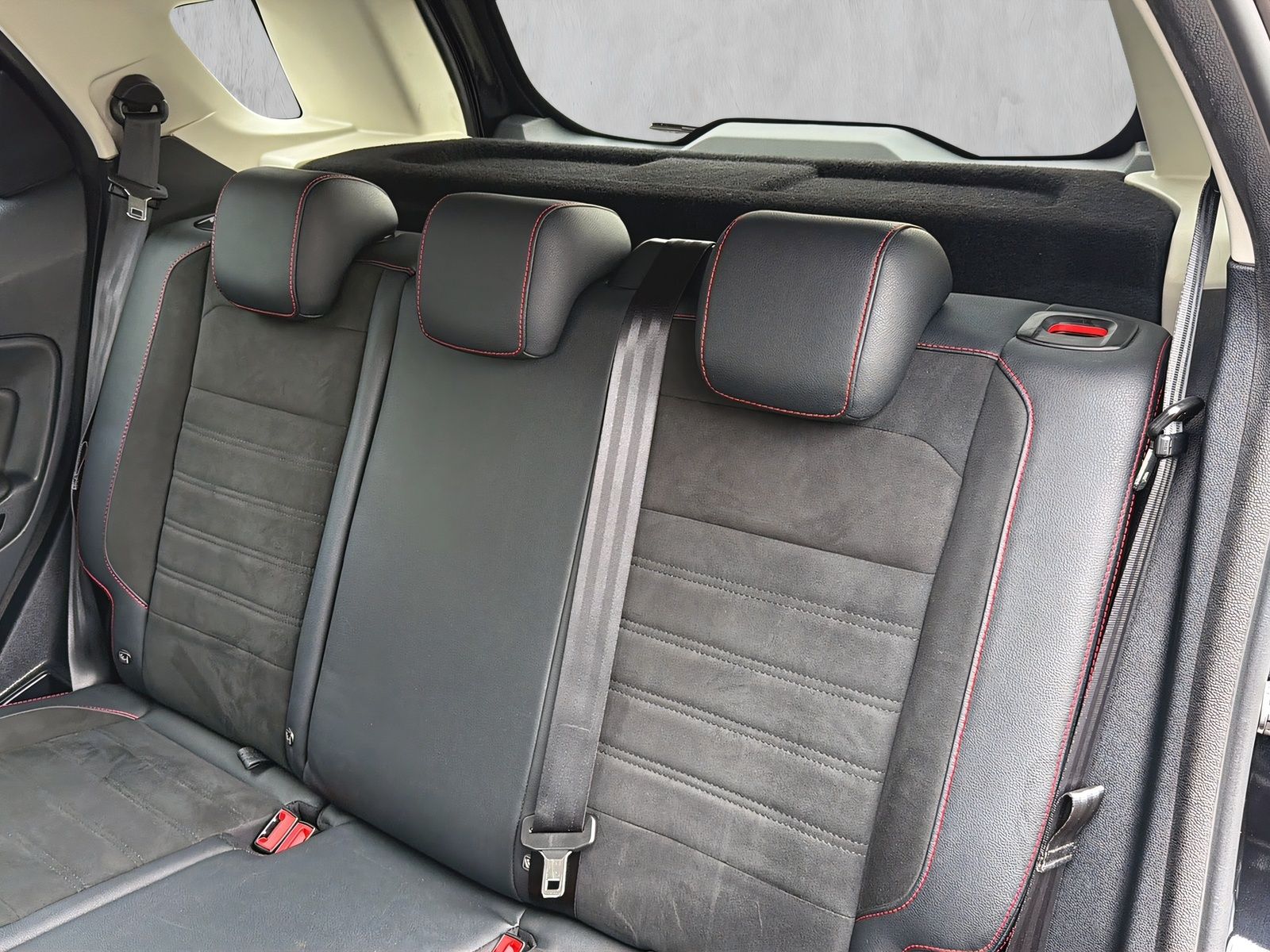 Fahrzeugabbildung Ford EcoSport 1.0 ST-LINE AHK LEDER KLIMAAUT.NAVI PDC