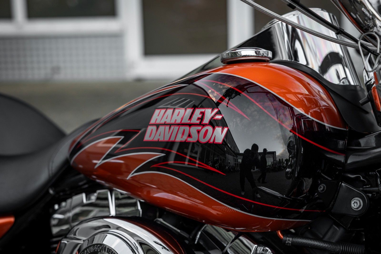 Fahrzeugabbildung Harley-Davidson FLHRC Road King Classic - BLACK BEAR - SELTEN