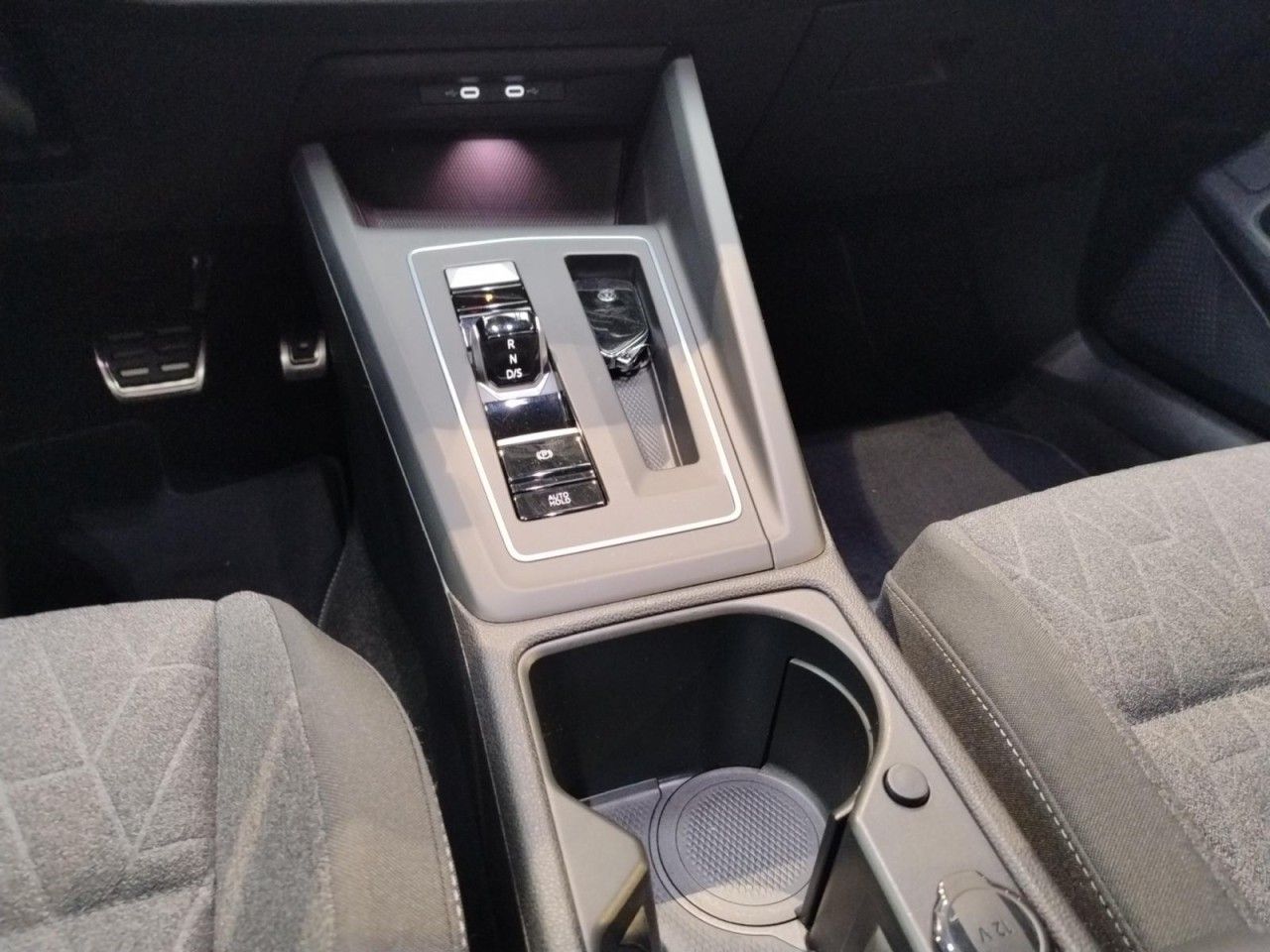 Golf MOVE 1.0 eTSI DSG Klima Navi Einparkhilfe