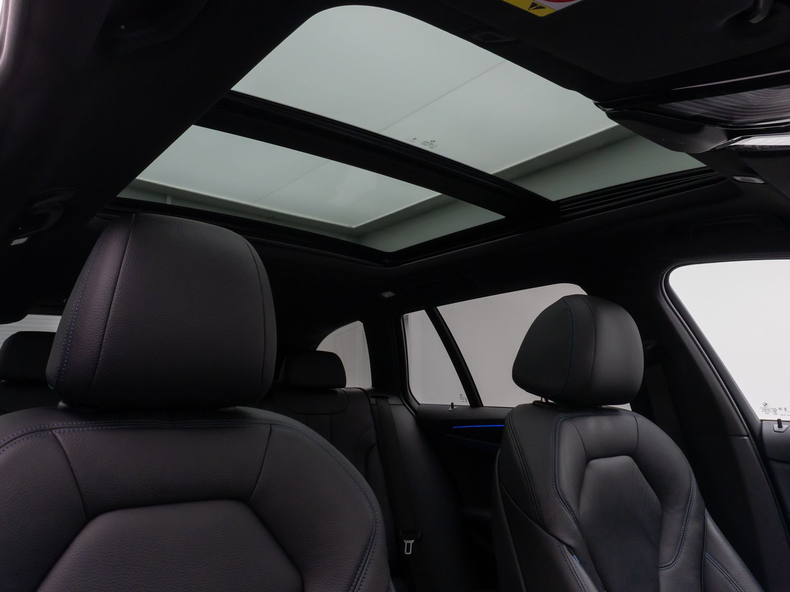 Fahrzeugabbildung BMW 530d xD M Sport Panorama Kamera HUD HiFi Komfort