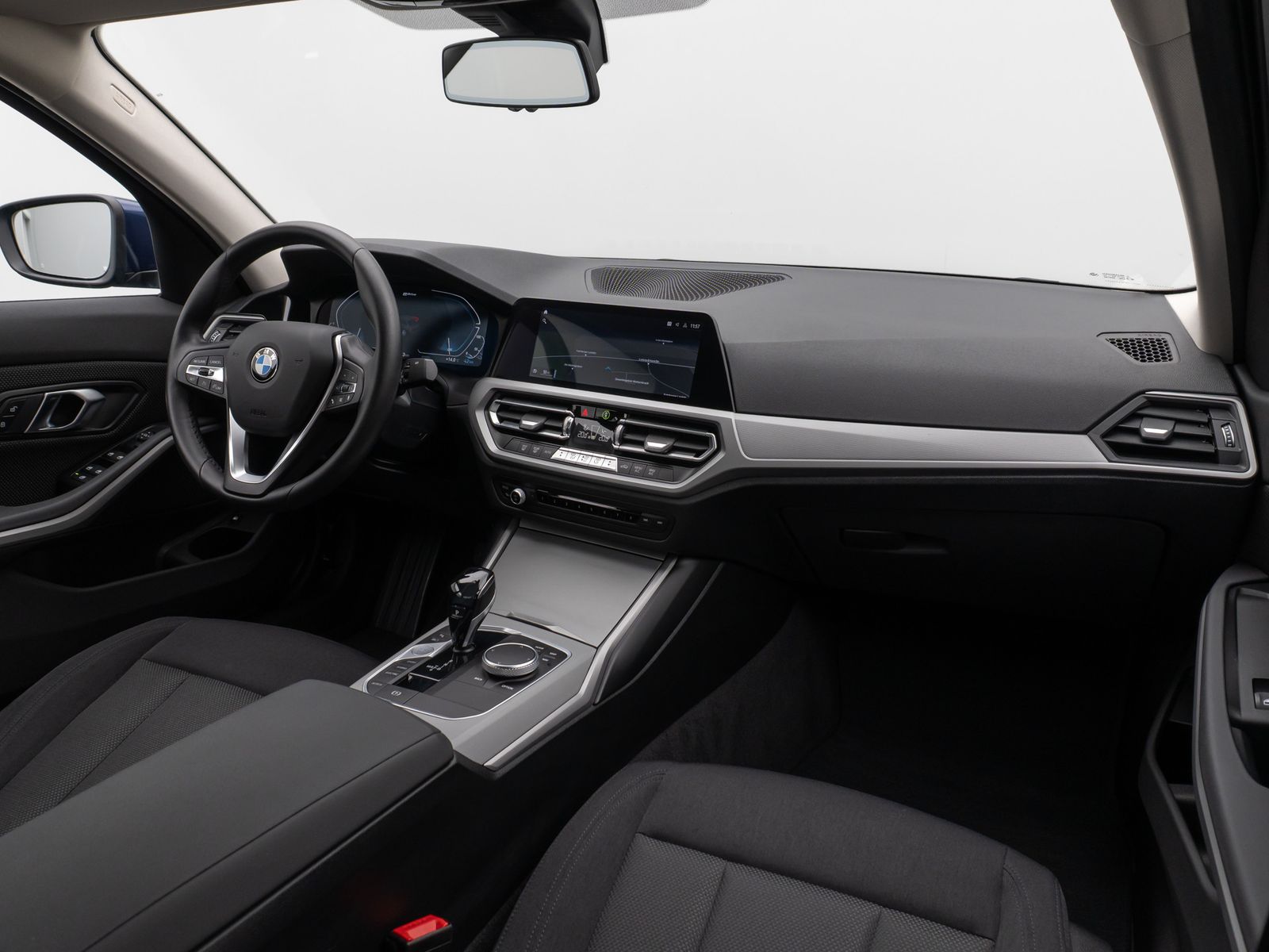 Fahrzeugabbildung BMW 330e CockPitPr Navi PDC Alarm Geschwindigkeitsre