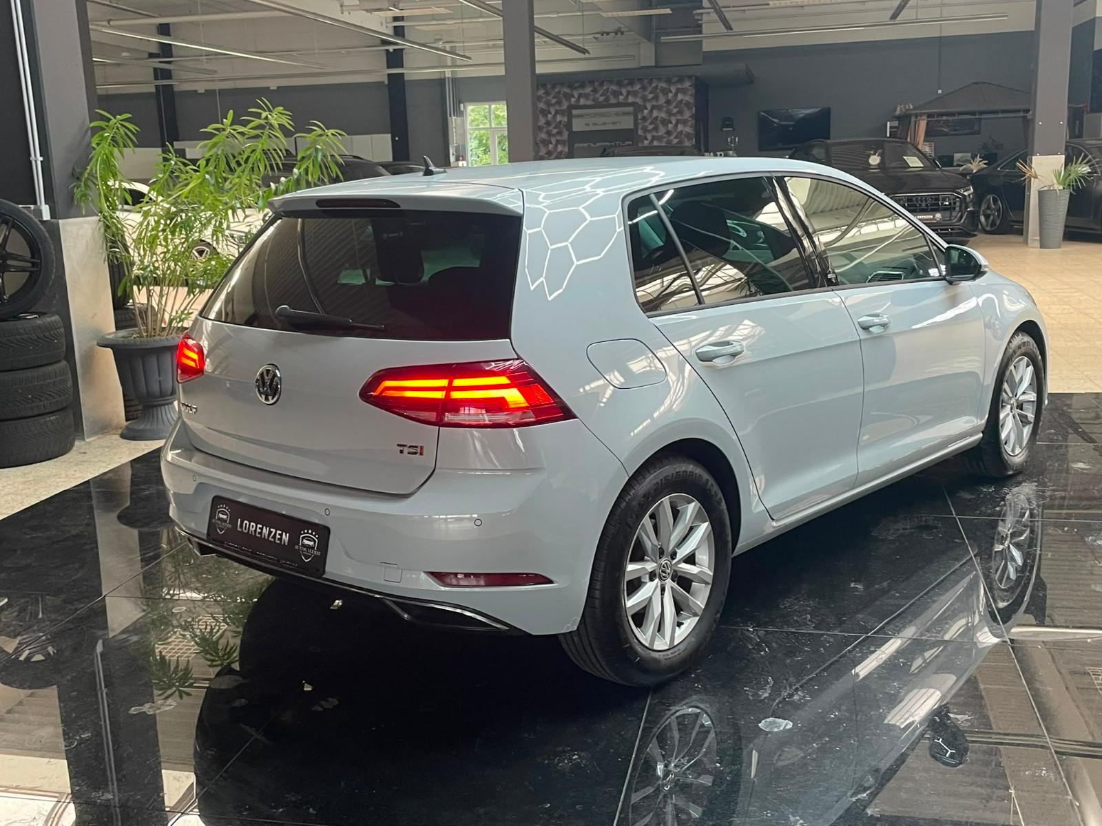 Volkswagen Golf VII Lim. Sound DSG / Carplay / Xenon