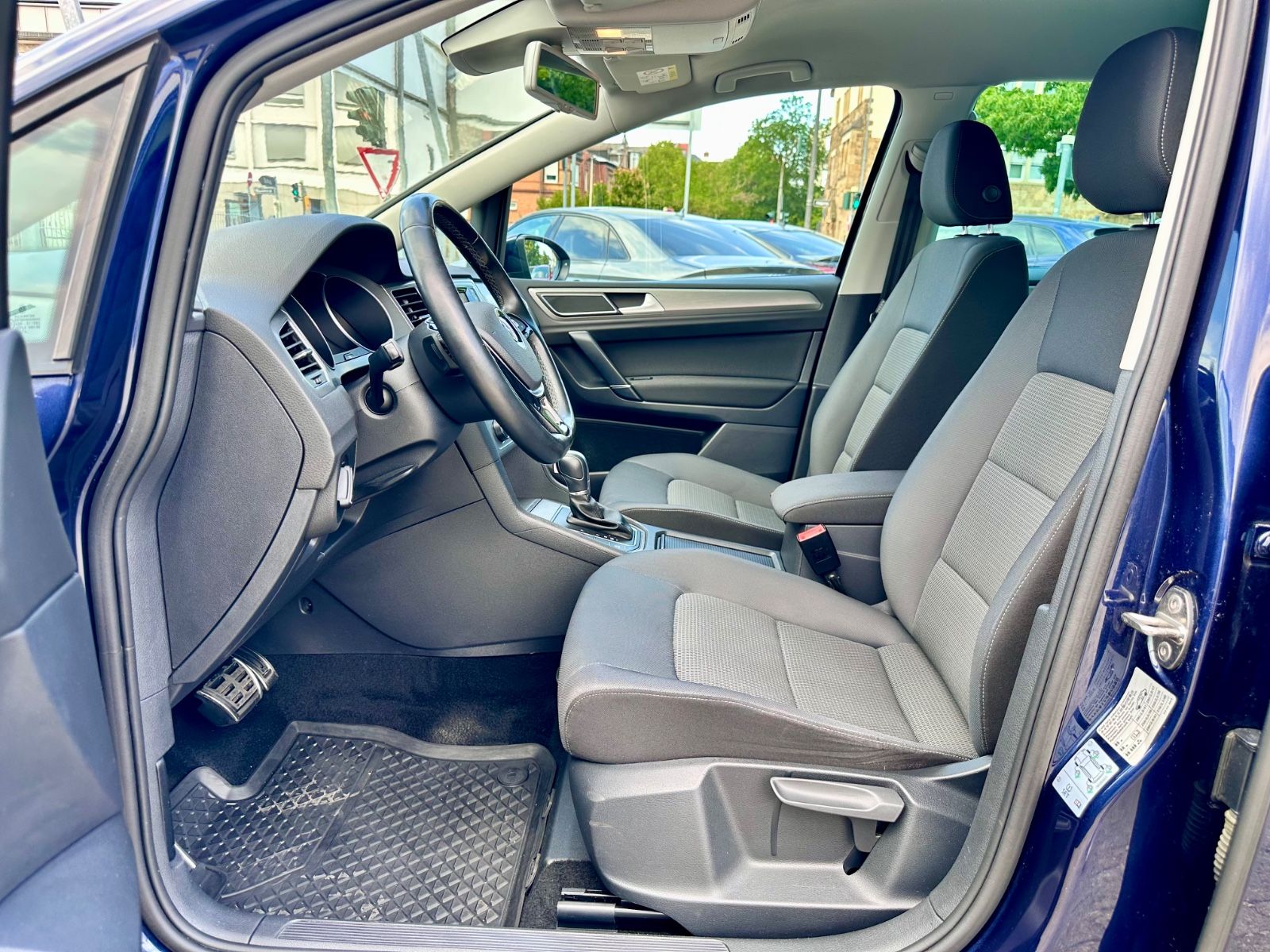 Fahrzeugabbildung Volkswagen GOLF SPORTSVAN 2.0 TDI*AHK+ACC+DSG+LED*