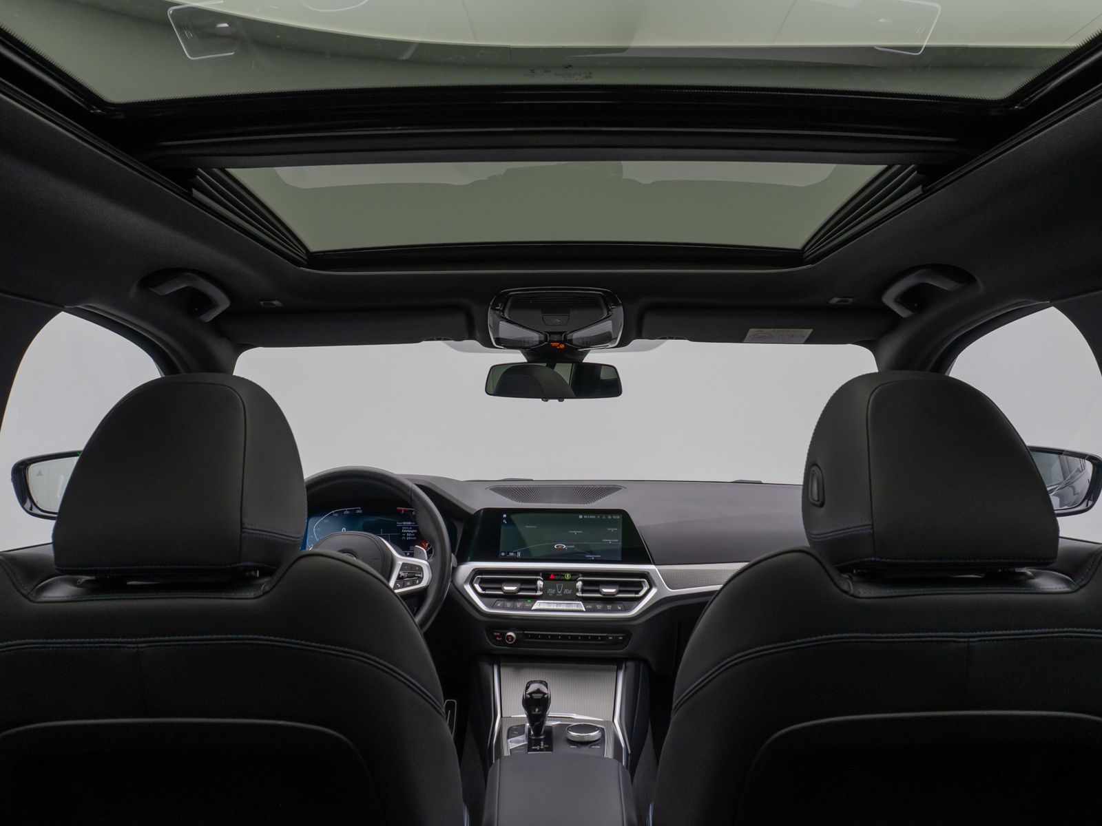 Fahrzeugabbildung BMW 330i M Sport Panorama Kamera DAB HiFi Komfort