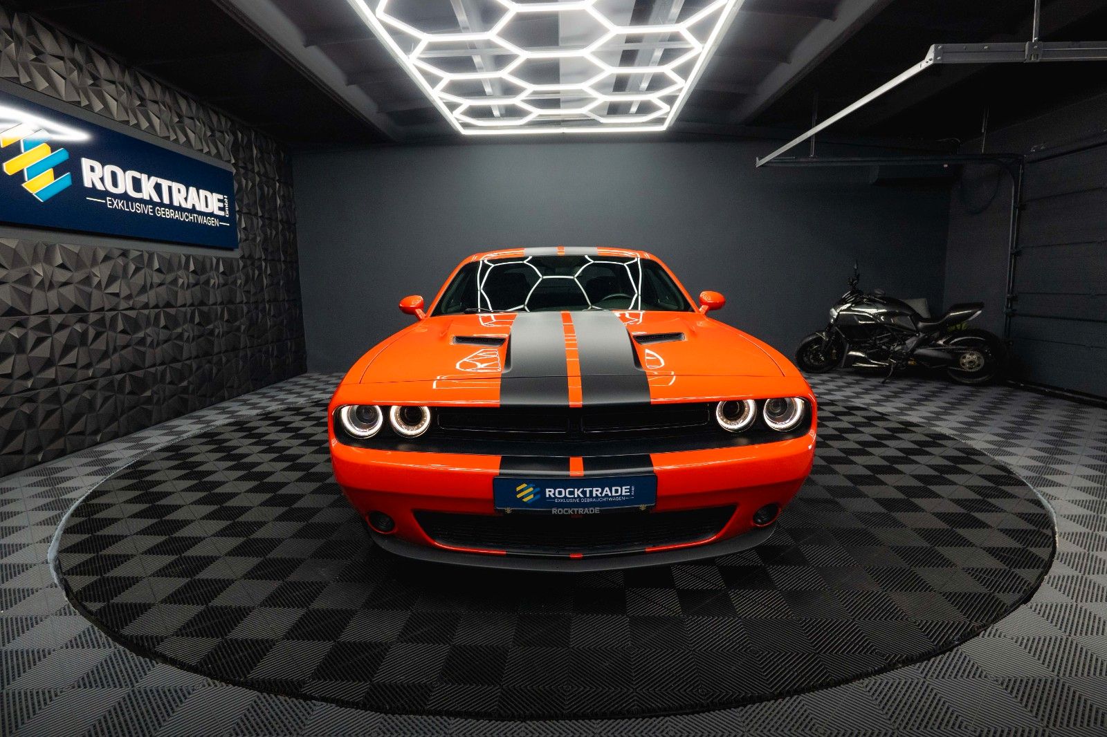 Fahrzeugabbildung Dodge Challenger 3.6 V6 GT SRT Styling *LED*1.Hand*19%