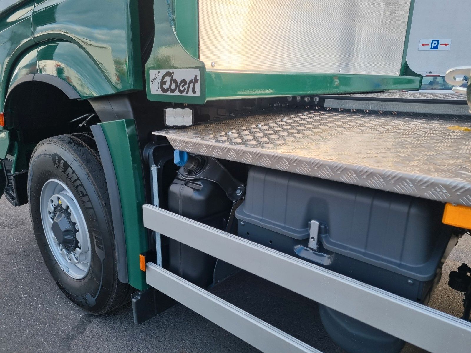 Fahrzeugabbildung Mercedes-Benz Arocs 2751 L 6x2/4 HAD Palfinger Epsilon TZ12