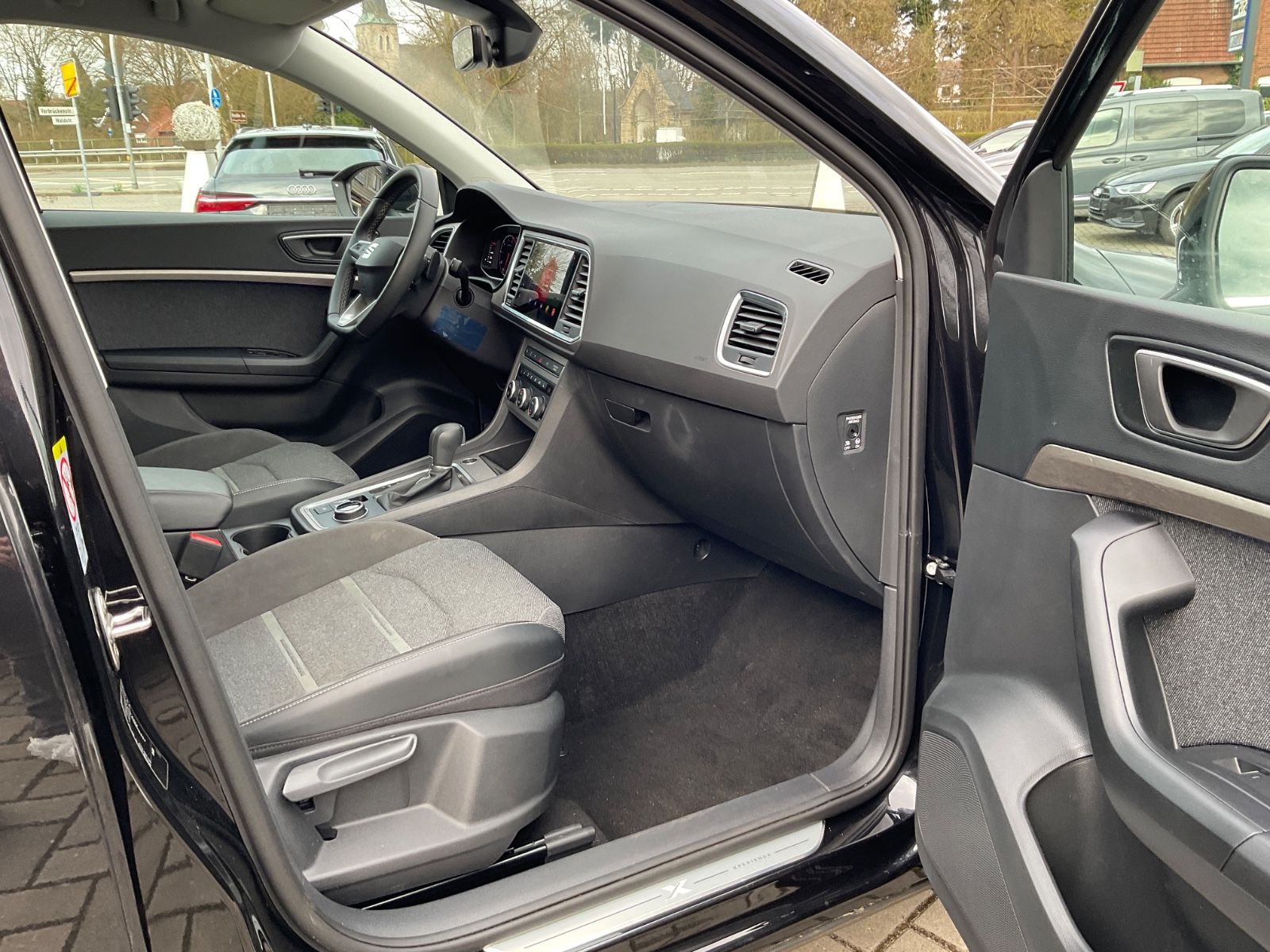 Fahrzeugabbildung SEAT Ateca 1.5 TSI Xperience DSG,Kamera,Navi,LED