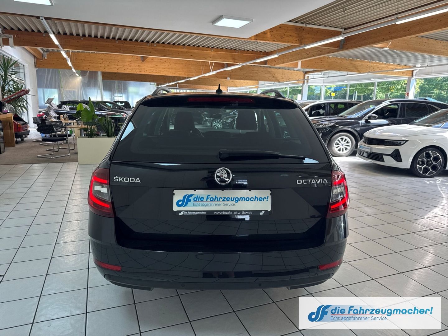 Fahrzeugabbildung SKODA Octavia Combi Drive 1,4 DSG 150PS AHK Navi LED B