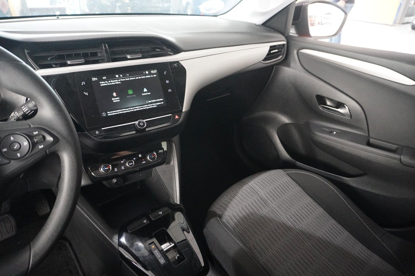 Fahrzeugabbildung Opel Corsa-e F EDITION 7KW NAVI/VIRT/TEMP/DAB/WÄRMEP.