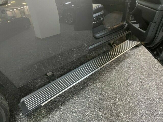 Fahrzeugabbildung Jeep WAGONEER SERIES III 5.7L-V8 ETORQUE-LUFTFEDERUNG