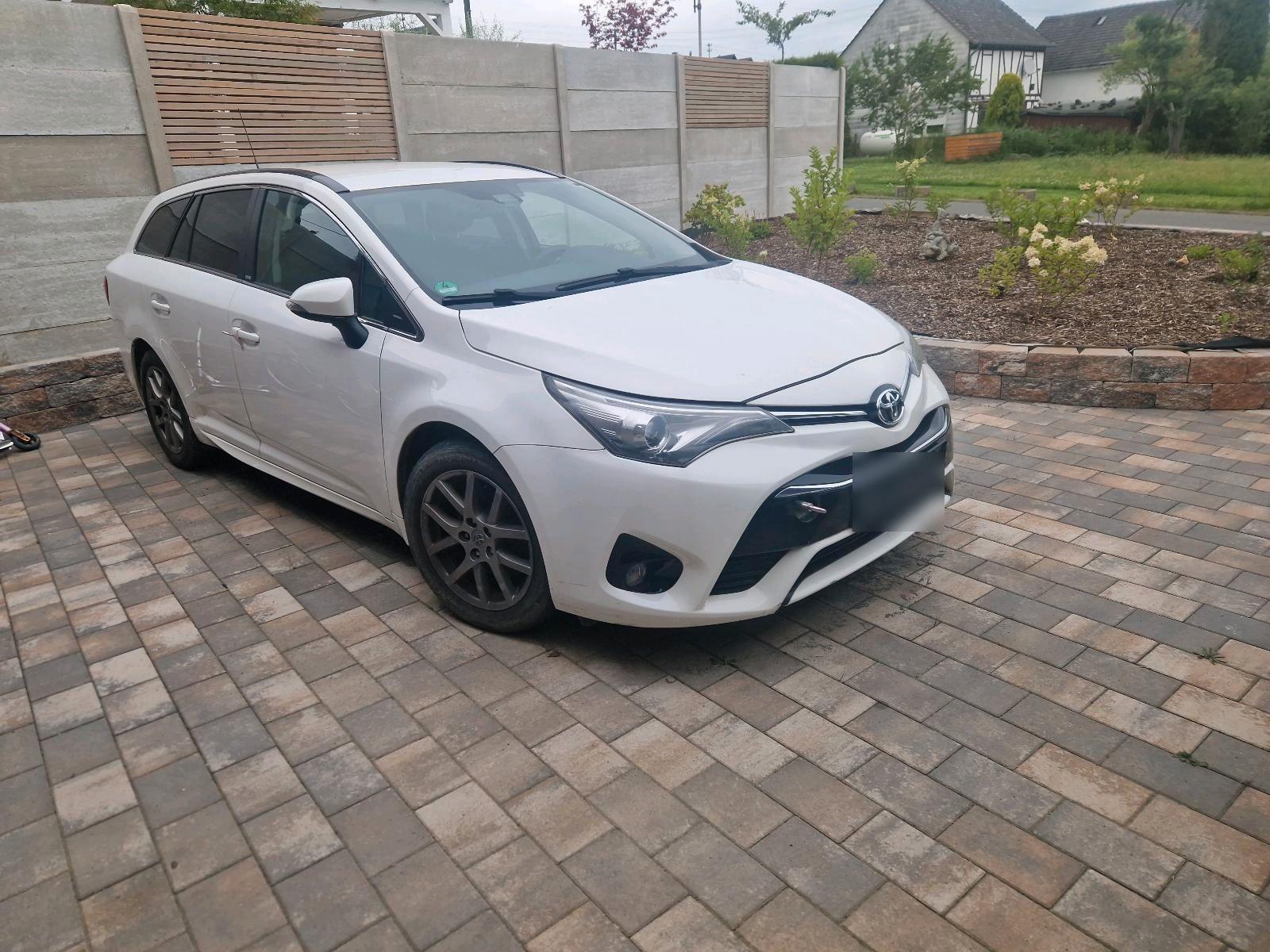 Toyota Avensis 2015 — photo 8