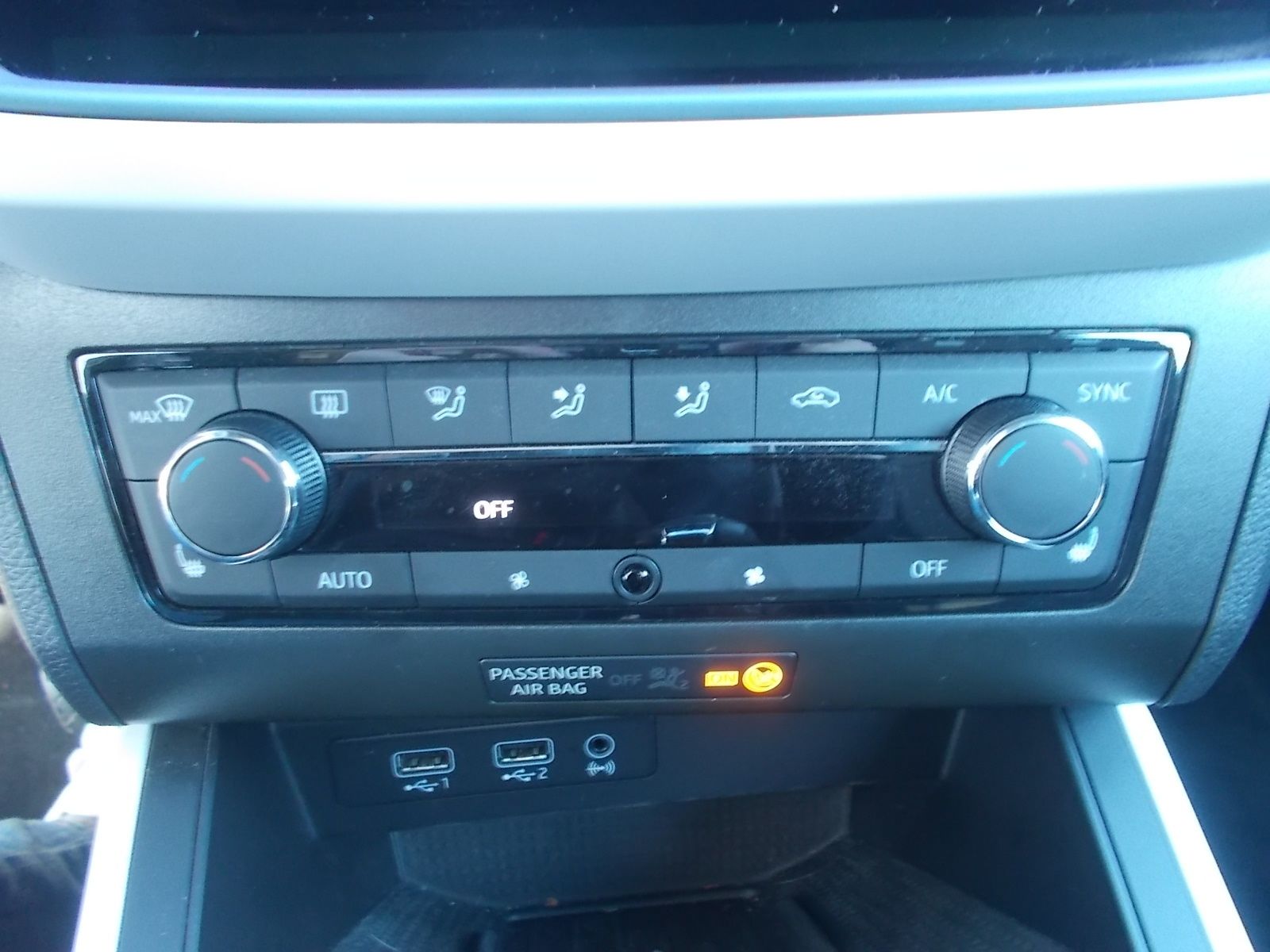 Fahrzeugabbildung SEAT Arona Xcellence 1.0 TSI DSG + LED + NAVI + AC