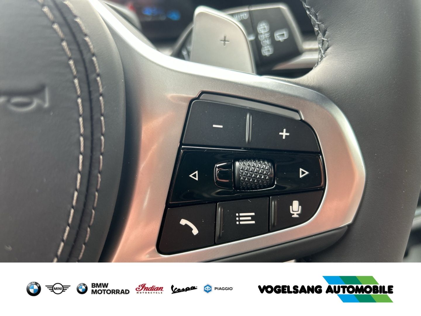 Fahrzeugabbildung BMW X5 50 e M Sport Sportpaket HUD Luftfederung AD N