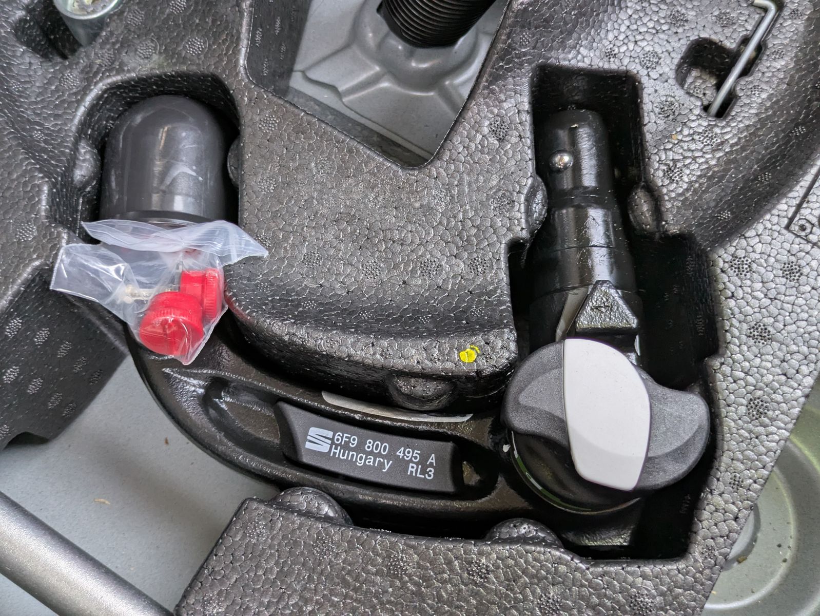 Fahrzeugabbildung SEAT Arona 1.0 TSI FR DSG AHK*ACC*LED*APP*DAB*KAMERA