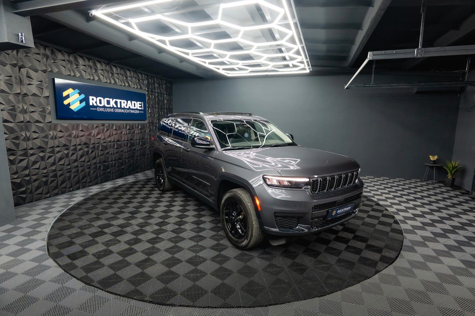 Fahrzeugabbildung Jeep Grand Cherokee 3.6 4x4 LAREDO L ACC Kamera 19%