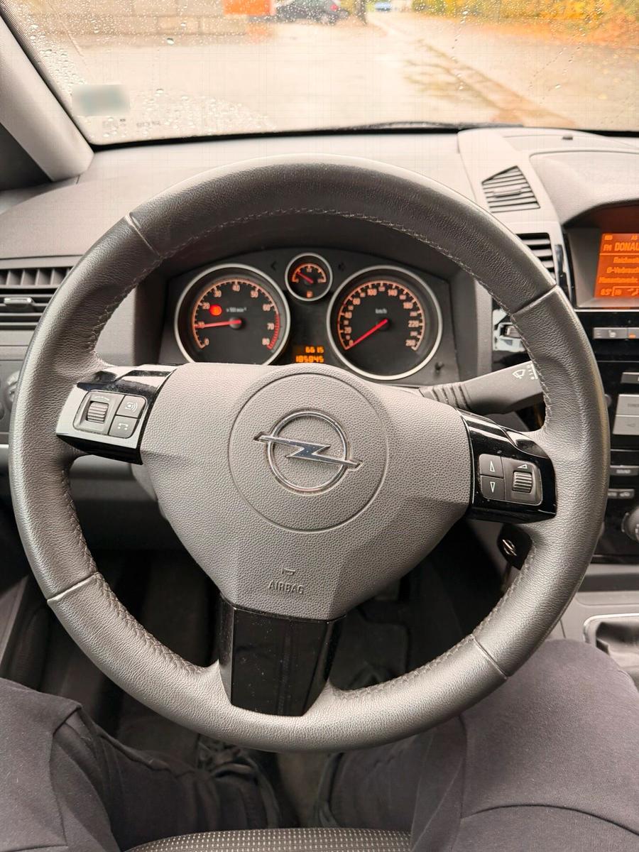 Opel Zafira 2012 — photo 15