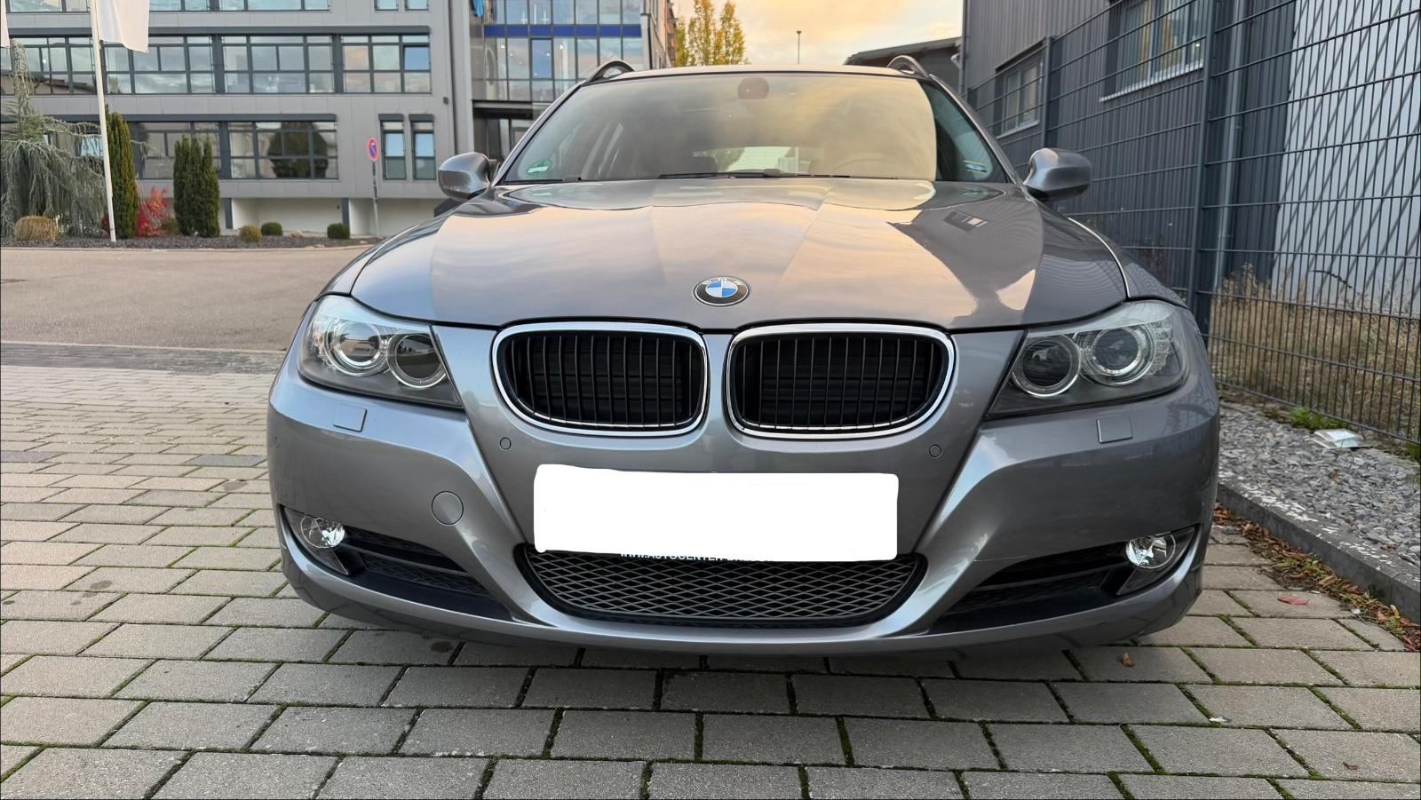 BMW 318i AUTOMATIK TÜV,93.000KM,NAVI,PANO,KLIMA,PDC