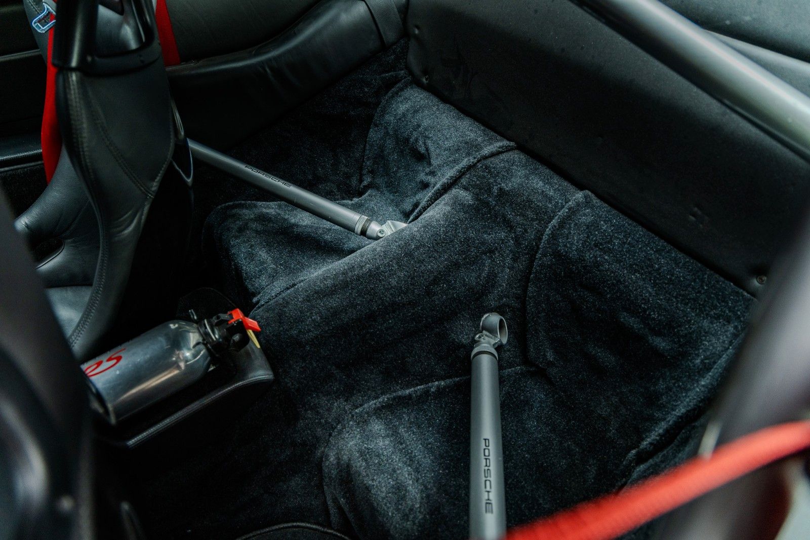Fahrzeugabbildung Porsche 993 Carrera 4S + Bilstein + RS Sitze + Käfig