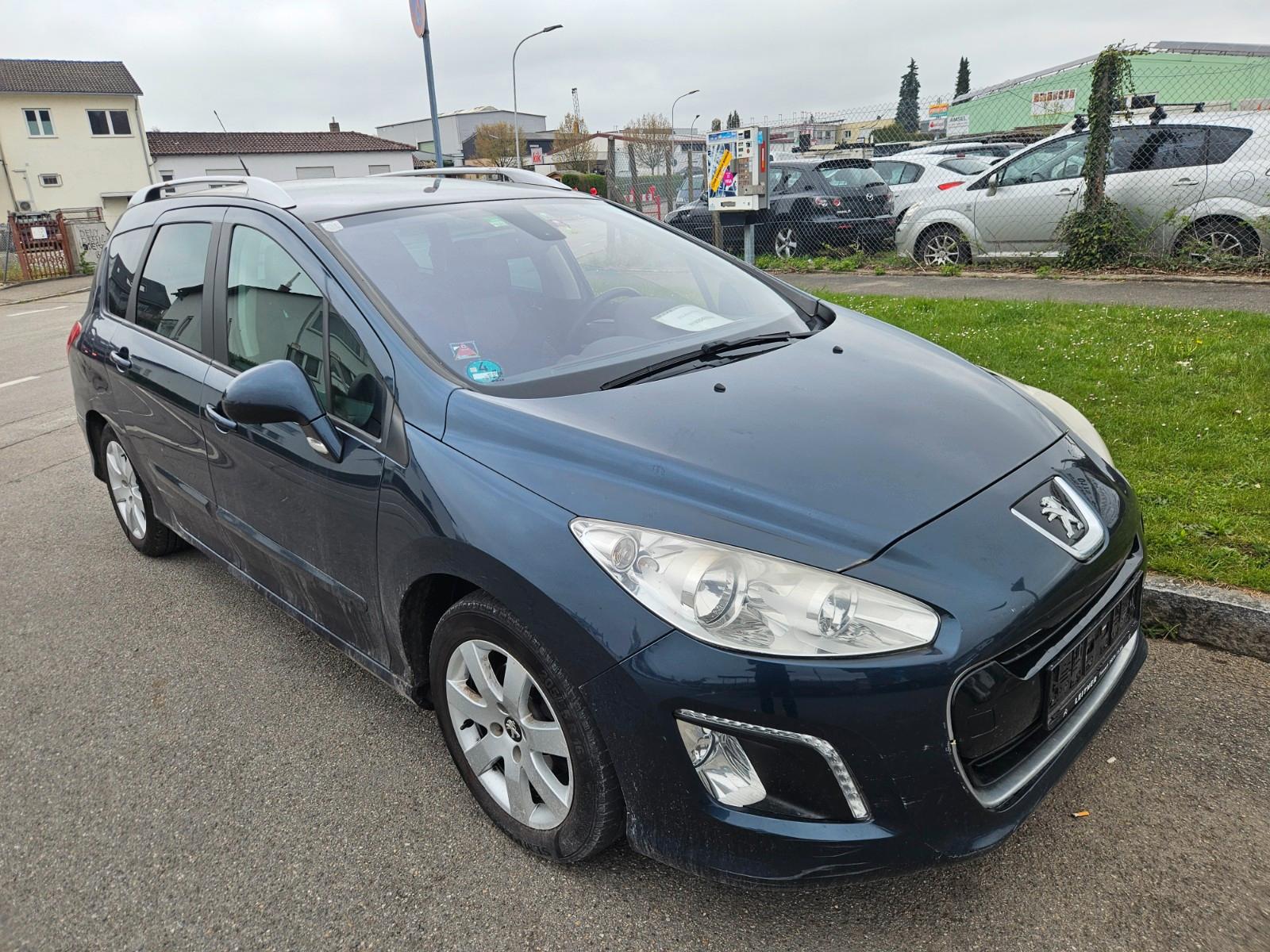 Peugeot 308 2013 — rear view