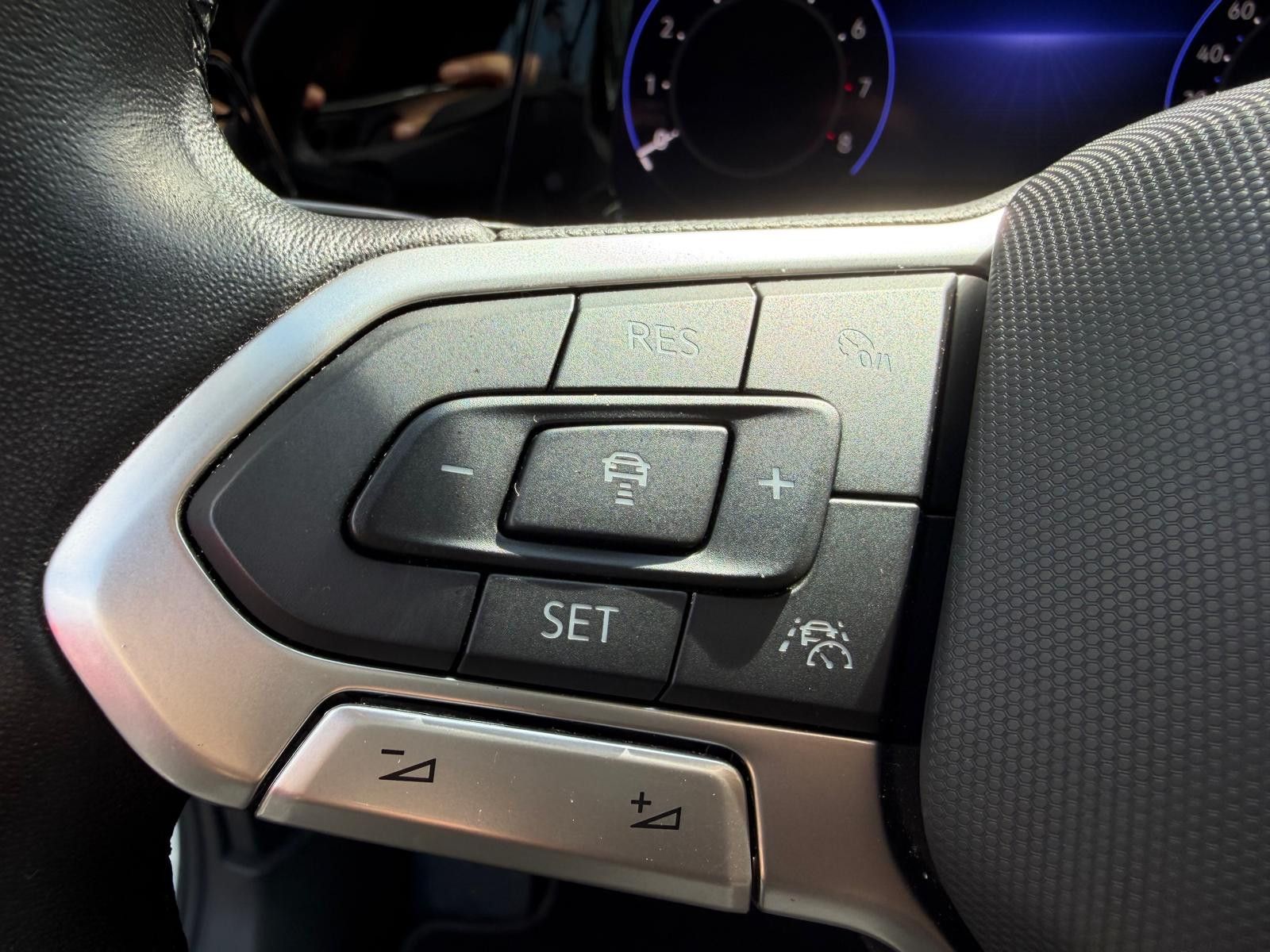 Fahrzeugabbildung Volkswagen Golf 1,5 eTSI Style >MEMO+LED+MASS+SHZ+PDC+ACC+