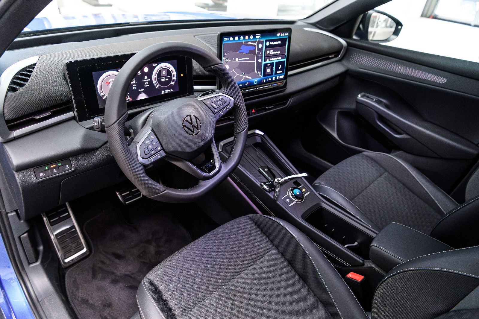 Fahrzeugabbildung Volkswagen T-Roc  1.5l TSI  DSG R-Line Black Style