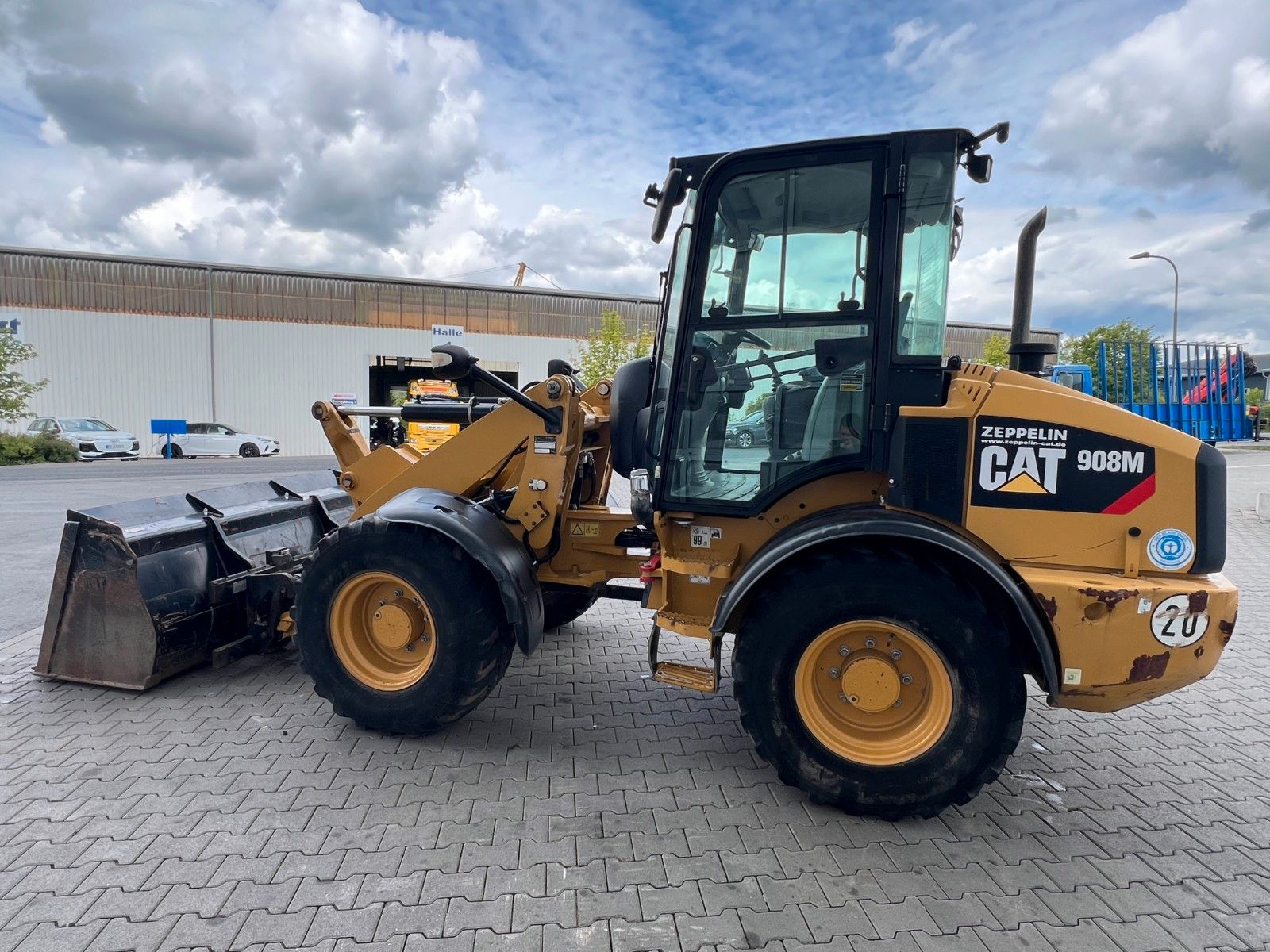 Fahrzeugabbildung CAT 908M / 3.000h / Gabel / Schaufel
