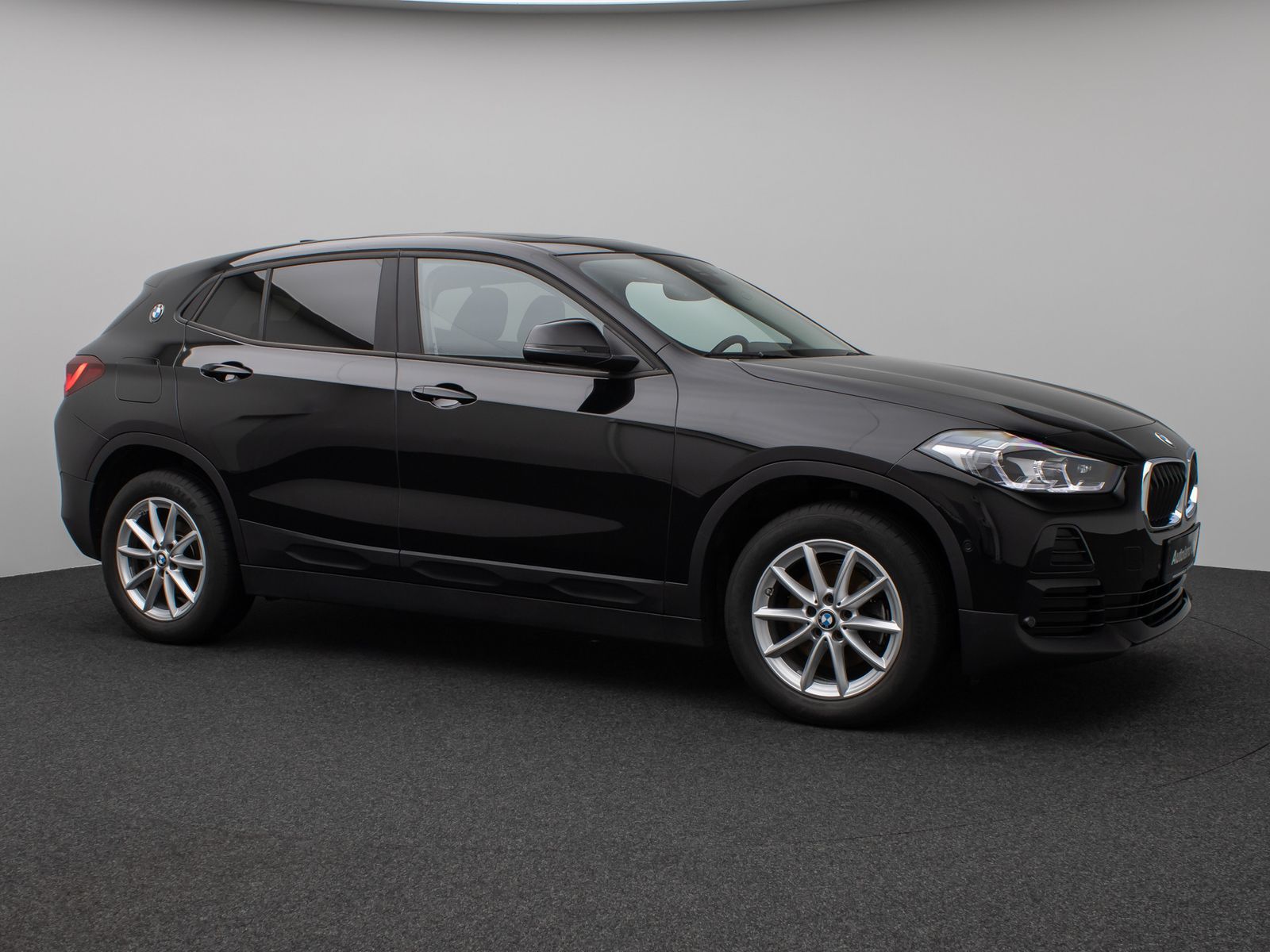 Fahrzeugabbildung BMW X2 sD18i Panorama Parkassist DAB HiFi AHK LED