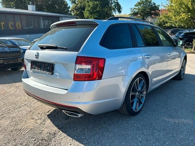 Skoda Octavia Combi RS AHK